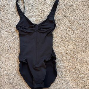 SKIMS SCULPTING BODYSUIT WITH ZIPPER